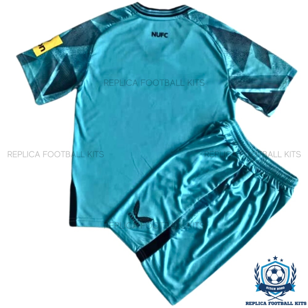 Newcastle Goalkeeper Away Kid Replica Football Kit