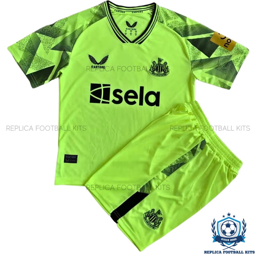 Newcastle Goalkeeper Green Kid Replica Football Kit