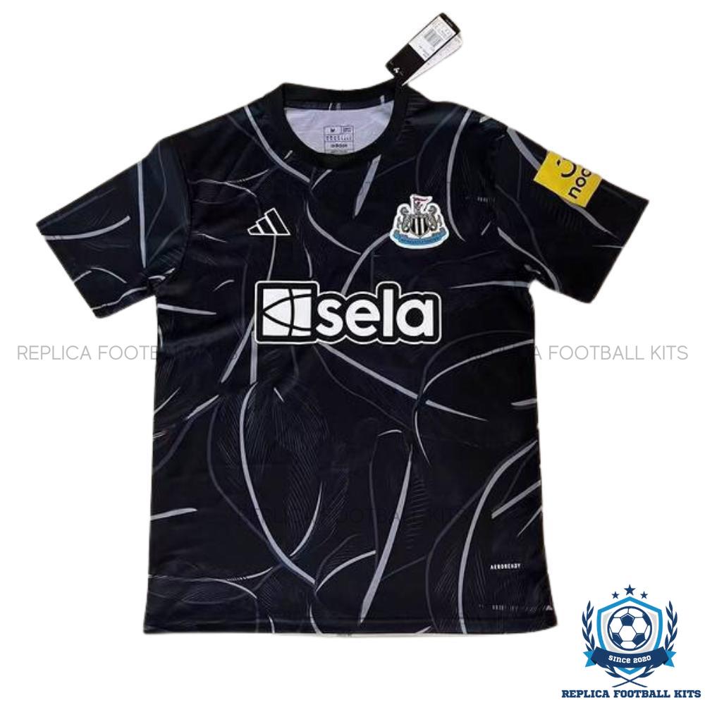 Newcastle Training Men Replica Football Shirt 2024/25 - Front view