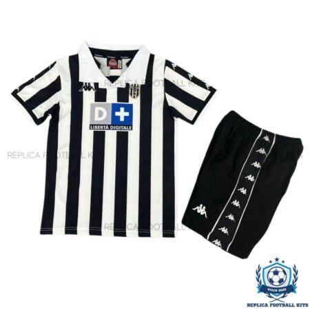 Retro Juventus Home Kids Replica Kit 1999/2000 - front view