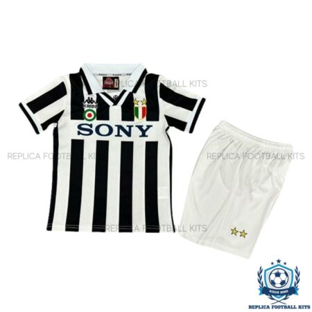 Retro Juventus Home Kids Replica Kit 95/96 - front view