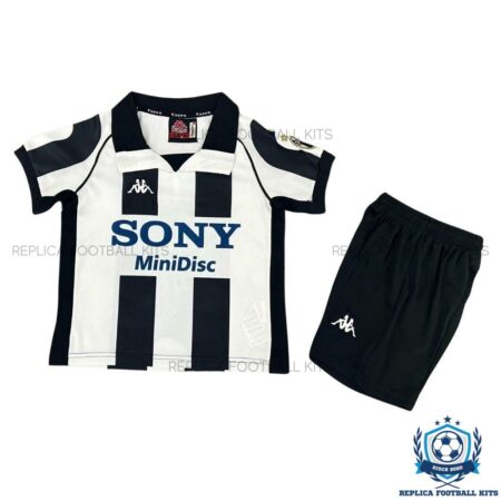 Retro Juventus Home Kids Replica Kit 97/98 - front view