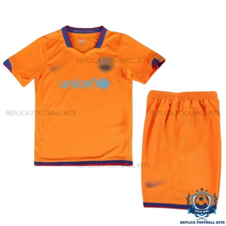 Retro Barcelona Away Kid Replica Football Kit 2006/07 - front view